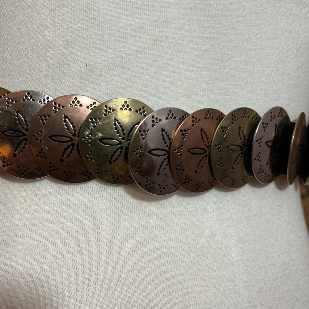 Great looking stamped metal disk elasticized belt. Approx. 25” long laid flat - Picture 2 of 3